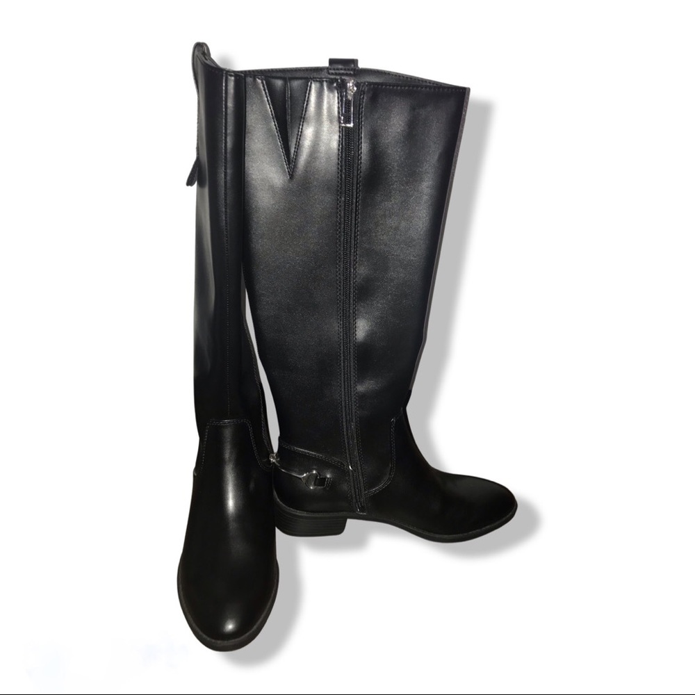 Black Sam and Libby high boots with small heel.